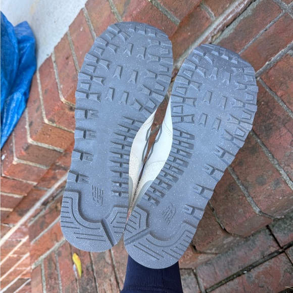 New Balance 574 Sea Salt Running Sneakers Size 9 Men’s and 10.5 Women’s NWOB - Picture 6 of 8